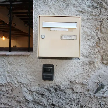Traditional Provencal Stone House * Entrecasteaux