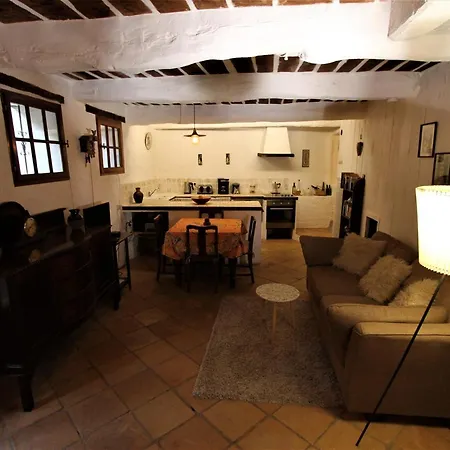 Nyaraló Traditional Provencal Stone House *